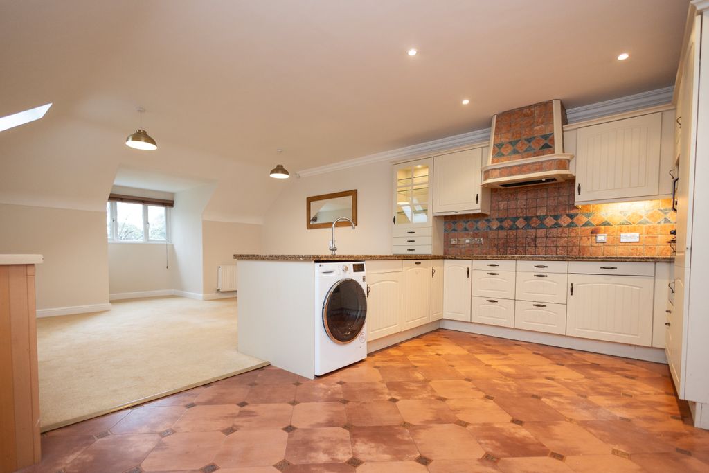 Additional image 8 of 3 bed flat to rentDe Mauley Court, 3 De Mauley Road, Canford Cliffs BH13