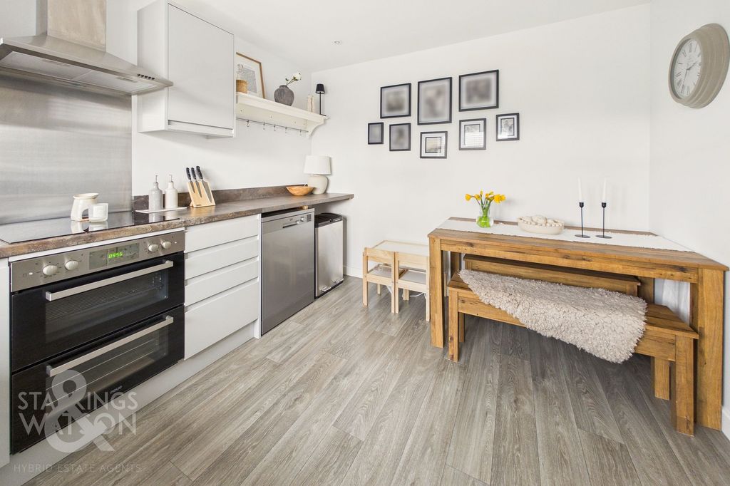 Property photo 3 of 21