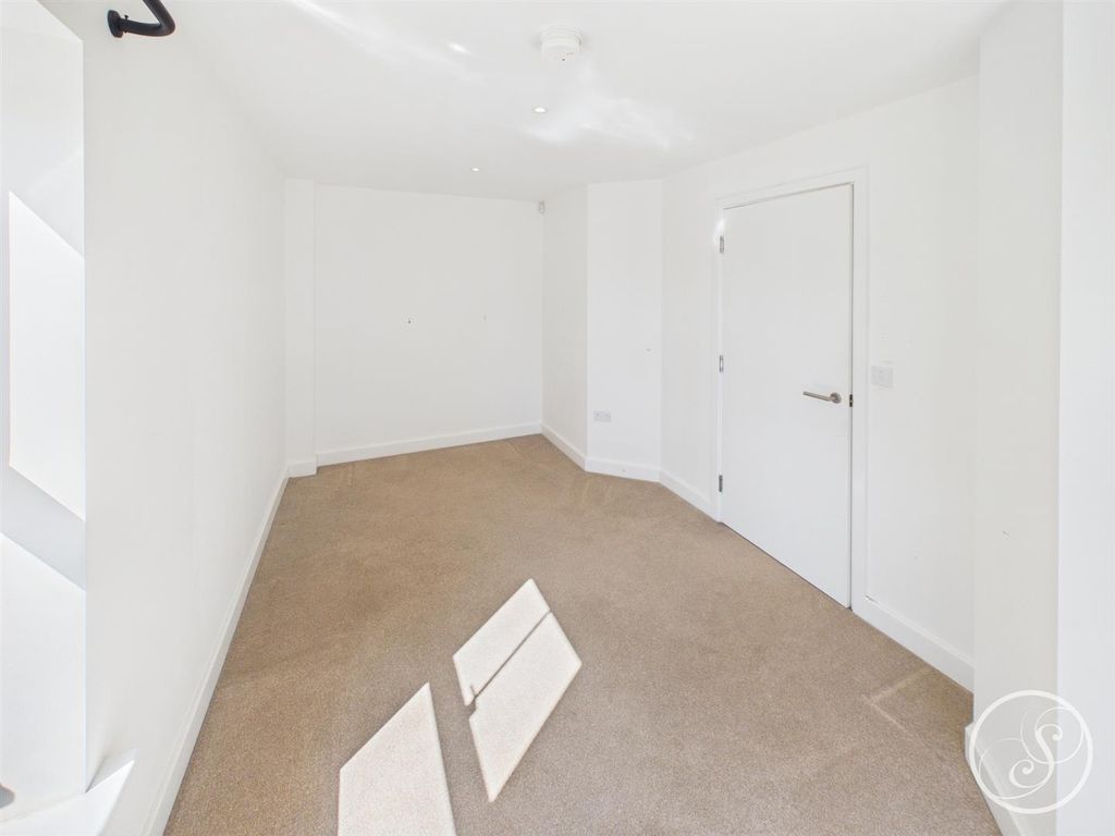 Property photo 3 of 13 Cam02071G0-Pr0903-Still004.Jpg