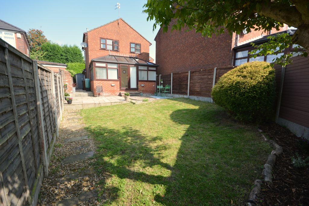 Property photo 1 of 17 27 Croftleigh Close, Whitefield M45 7DL