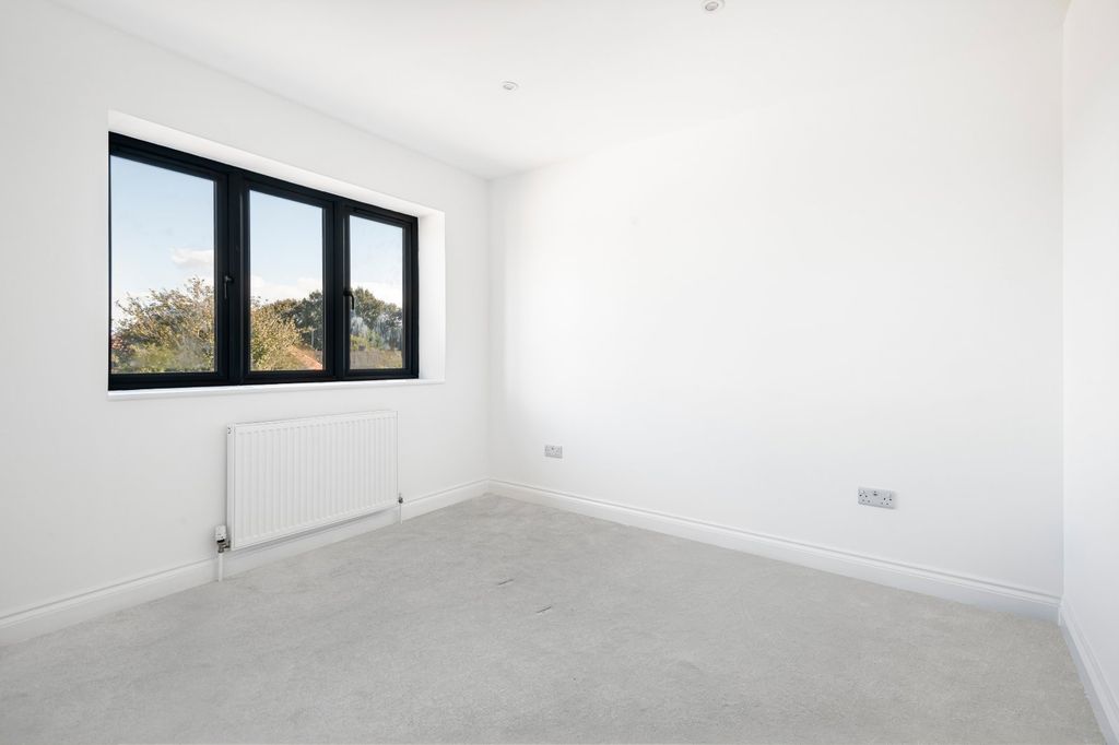 Property photo 3 of 11 Picture No. 17