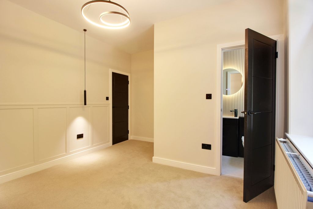 Property photo 1 of 22 Bedroom 1