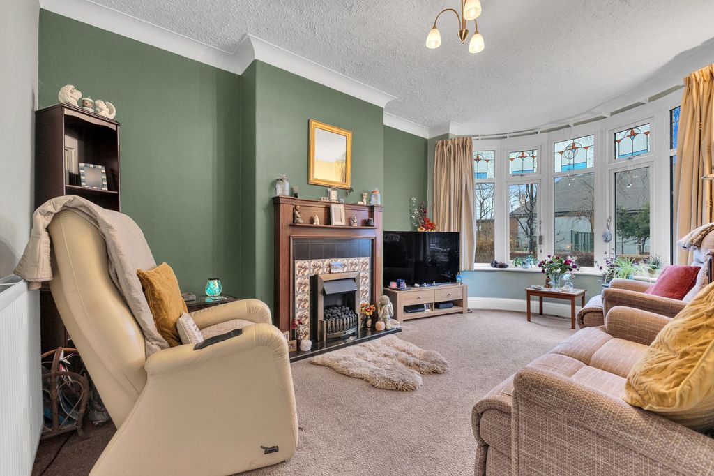 Property photo 2 of 27 Lounge