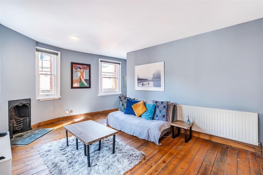 Property photo 3 of 25 002.Jpg