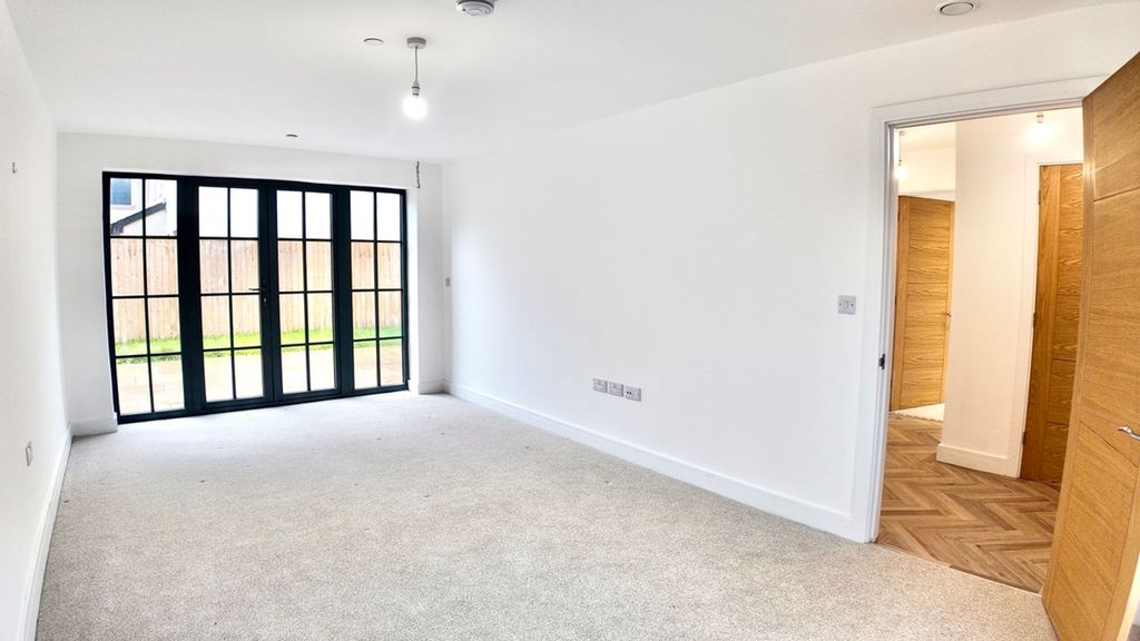 Property photo 2 of 34