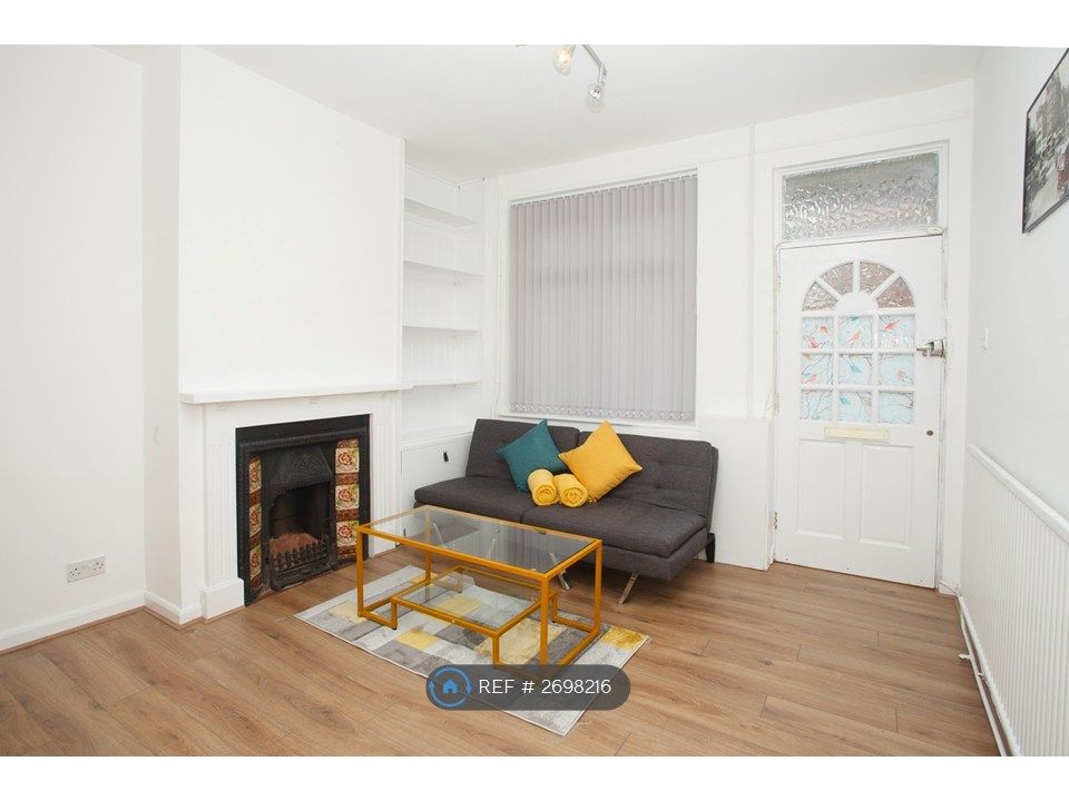 Property photo 1 of 19 Living Room