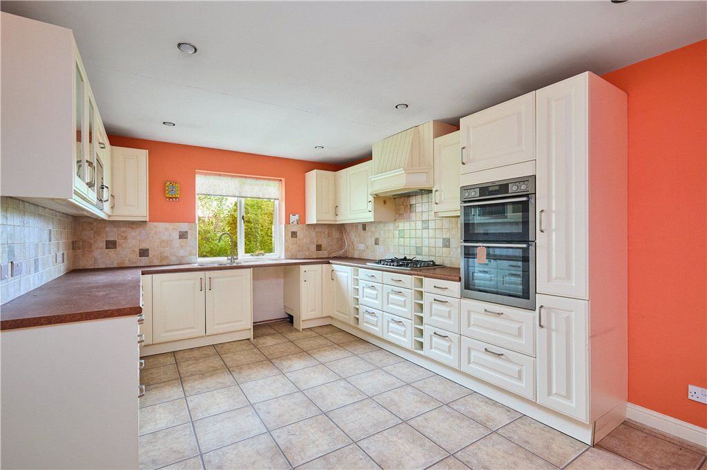 Property photo 3 of 21 Dining Kitchen