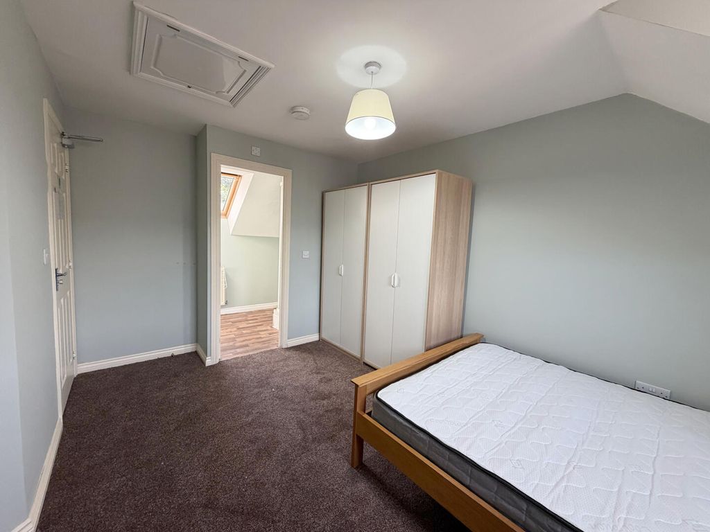 Property photo 2 of 9 Bedroom