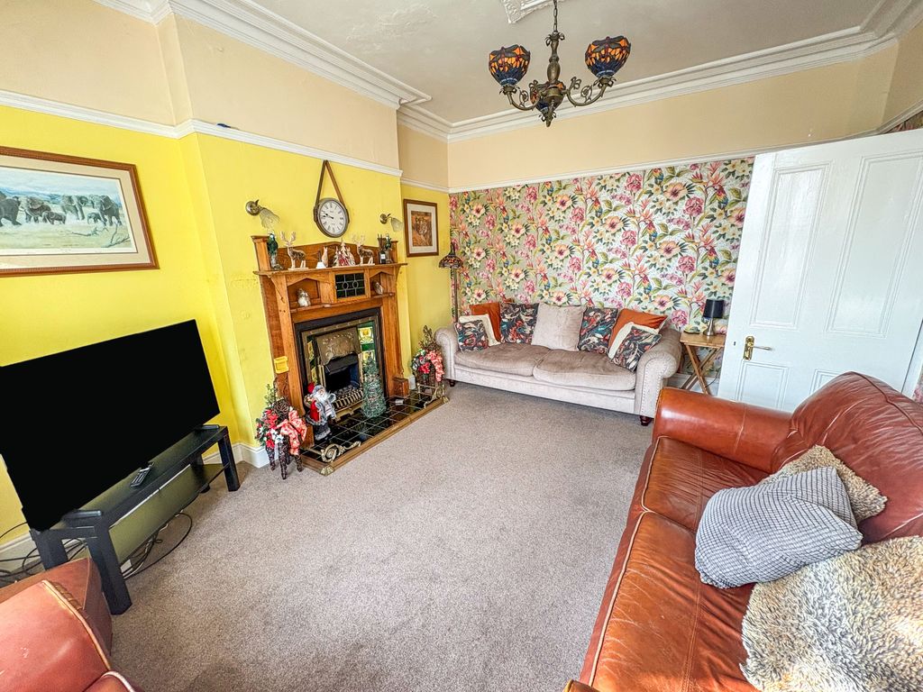 Property photo 3 of 27