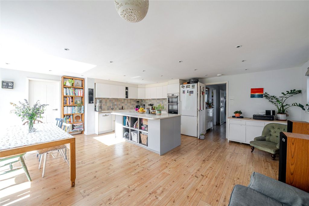Property photo 3 of 18 Picture No. 04