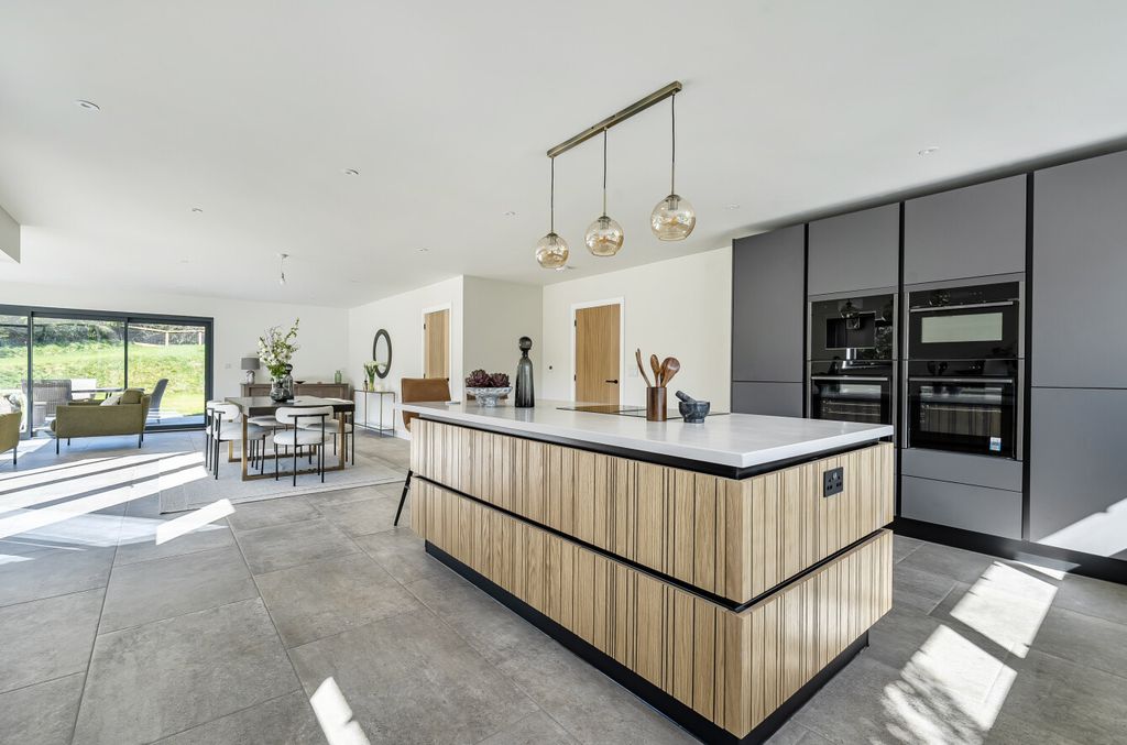 Property photo 2 of 24