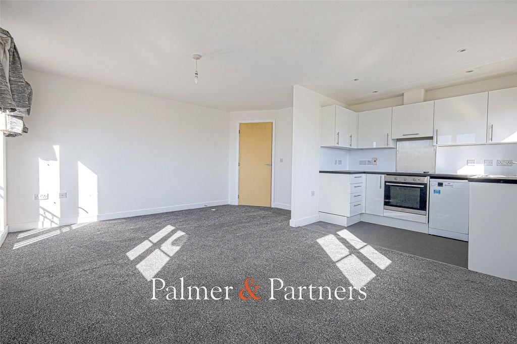 Property photo 2 of 8 Reception Room