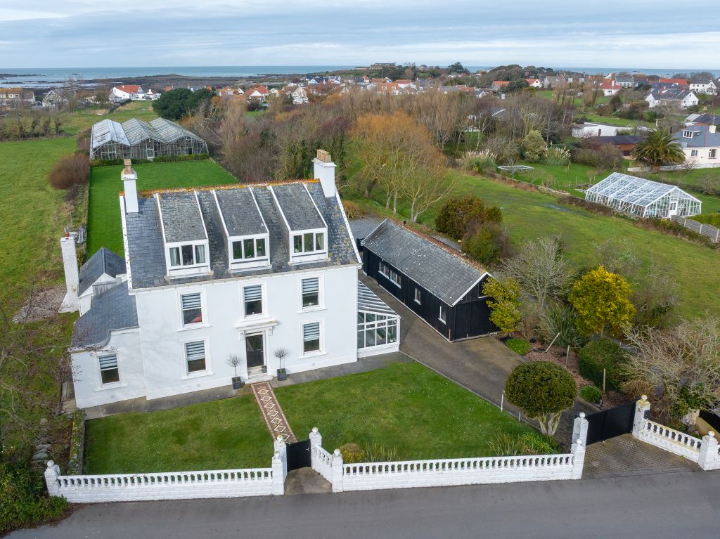 Property photo 2 of 20