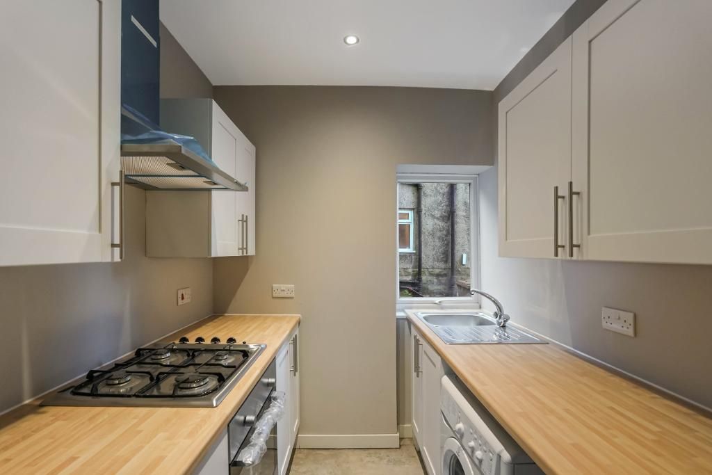 Property photo 3 of 18 Kitchen