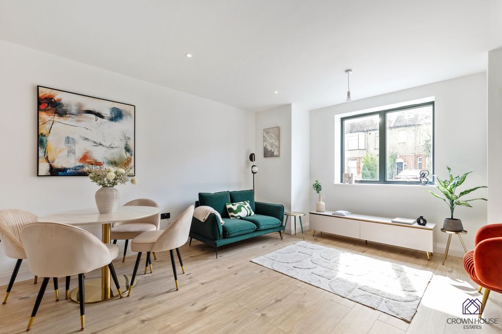 Property photo 2 of 24