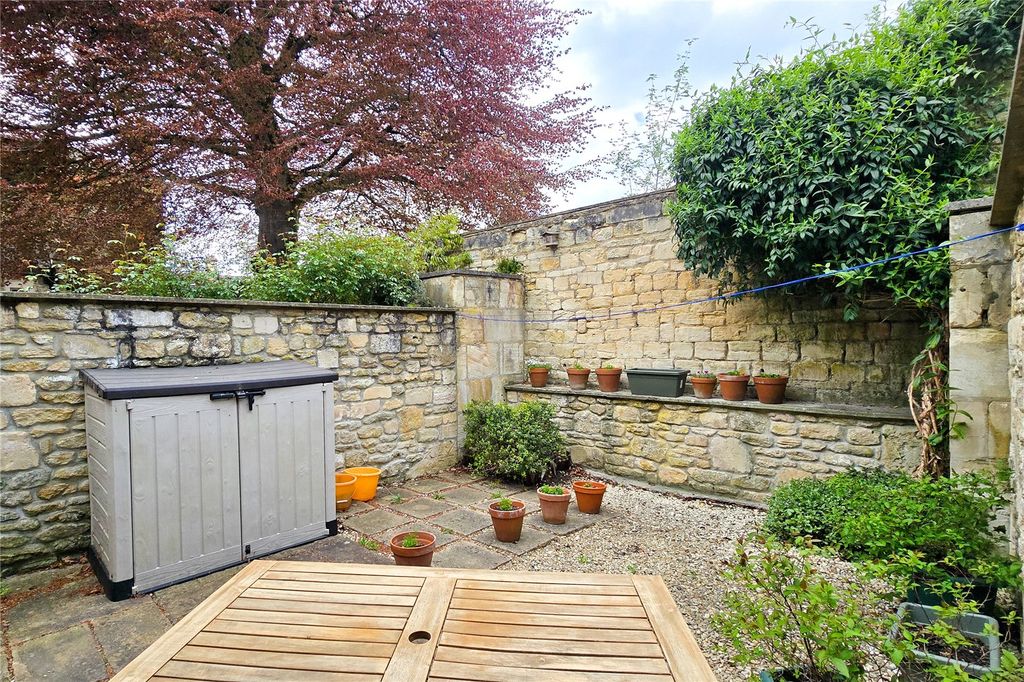 Property photo 3 of 17 Garden