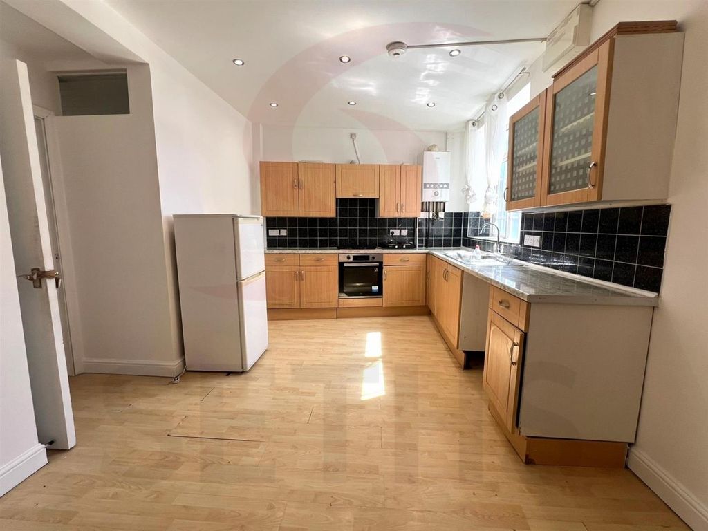 Property photo 1 of 5 Kitchen