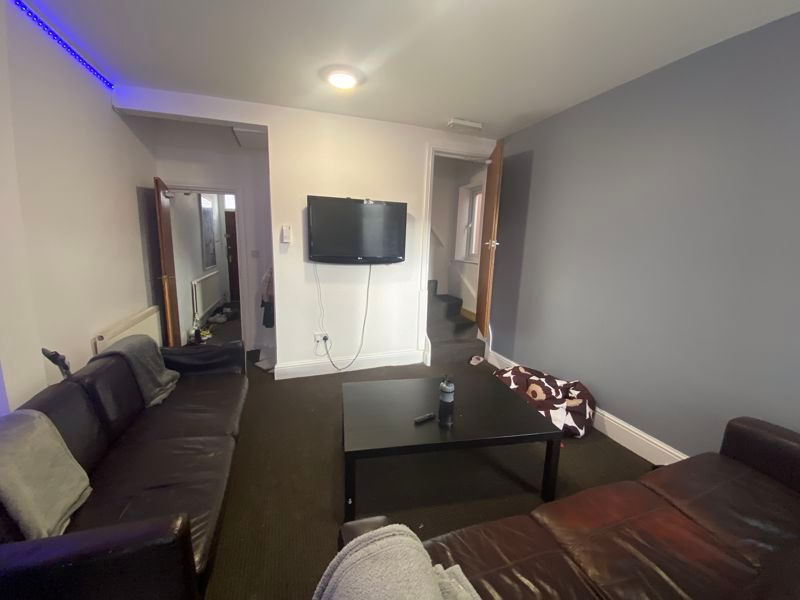 Property photo 1 of 9 Photo 3