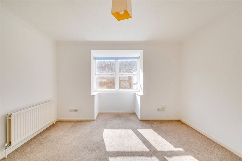 Property photo 1 of 11 Bedroom