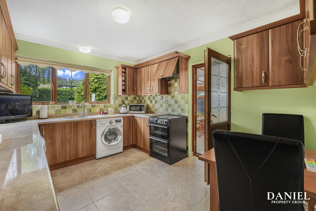 Property photo 3 of 33