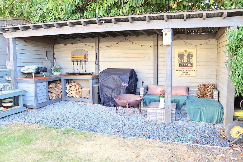 Property photo 3 of 21