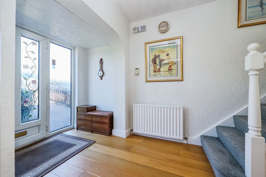 Property photo 2 of 21