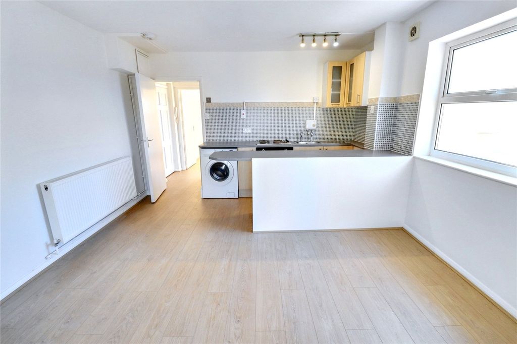 Property photo 3 of 6 Picture No. 05