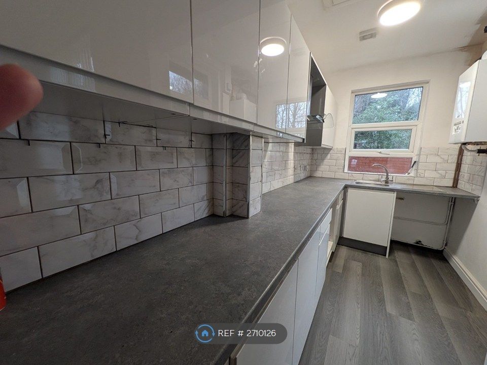 Property photo 3 of 7 Kitchen