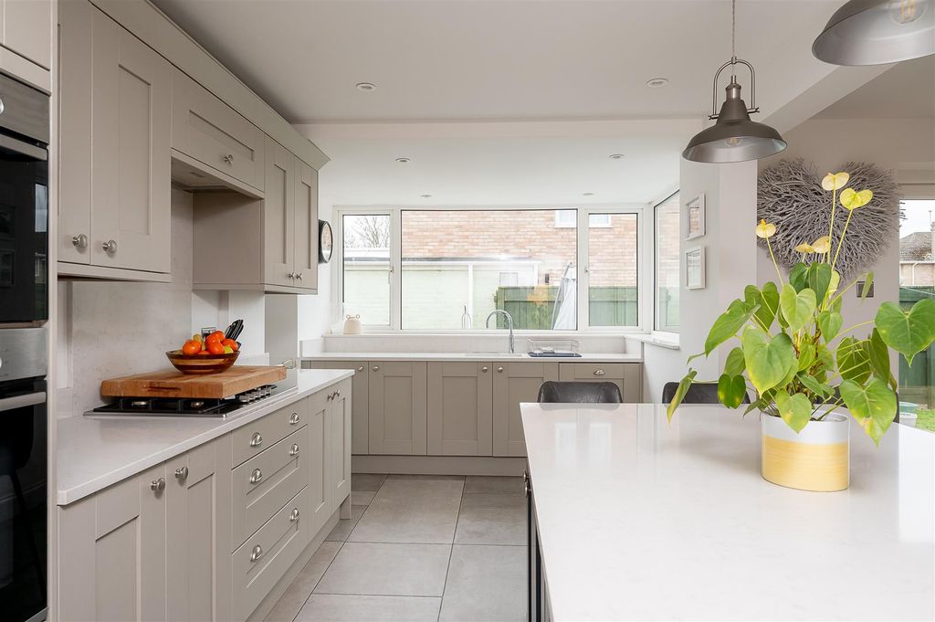 Property photo 1 of 17 Kitchen