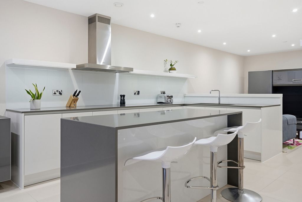 Property photo 3 of 22