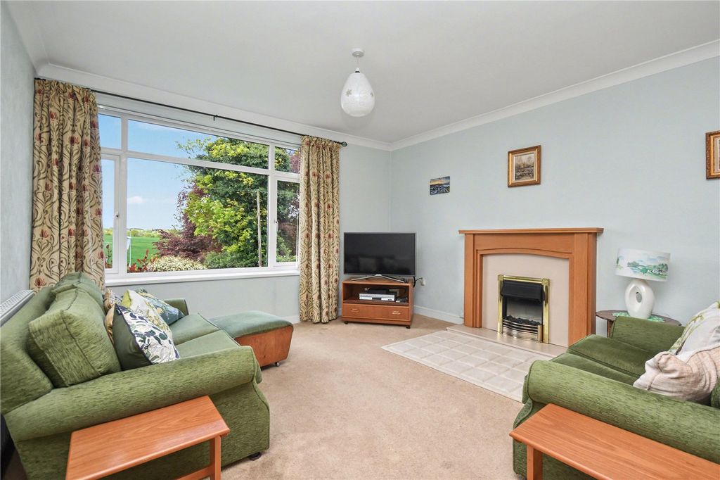 Property photo 2 of 18 Picture No. 11