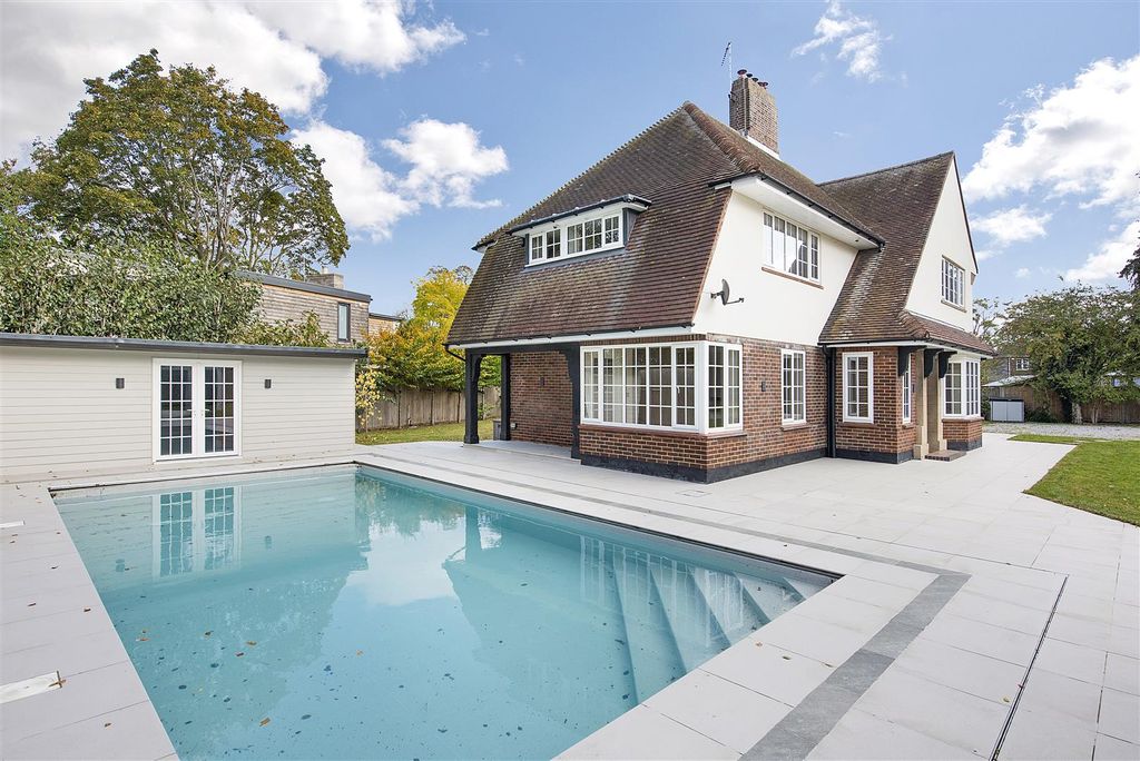 Property photo 3 of 29 Braehead Ph06.Jpg