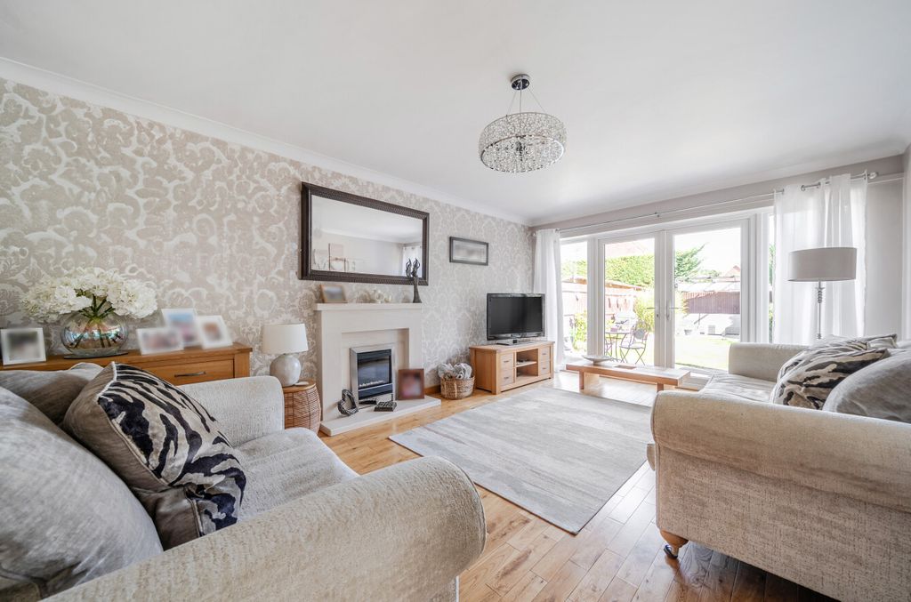 Property photo 2 of 20 1519918-10-6Aa133...