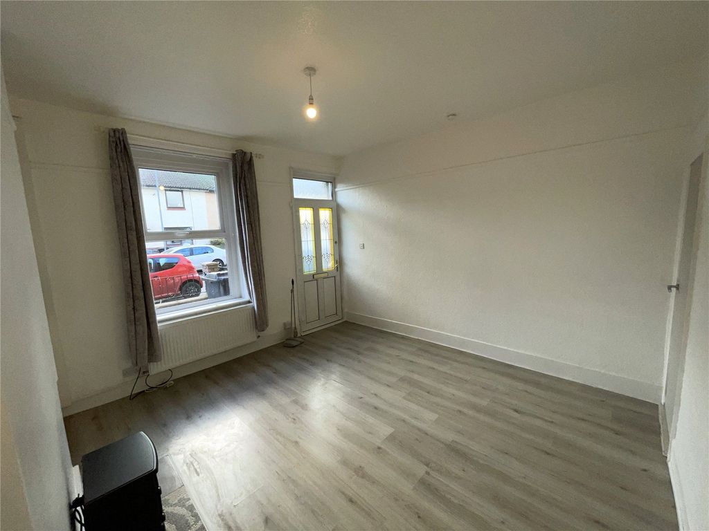 Property photo 3 of 13 Picture No. 12