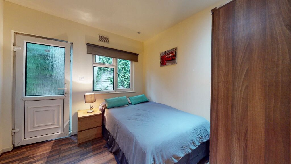 Property photo 1 of 8 Bedroom