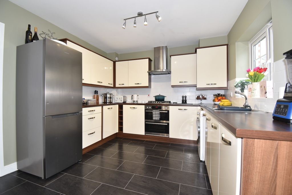 Property photo 2 of 21