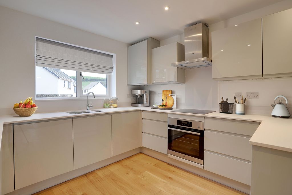 Property photo 3 of 7 Kitchen