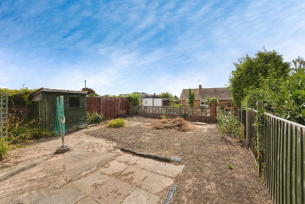 Property photo 2 of 17 Garden