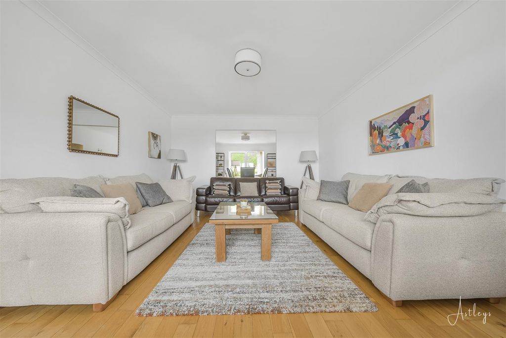 Property photo 2 of 29
