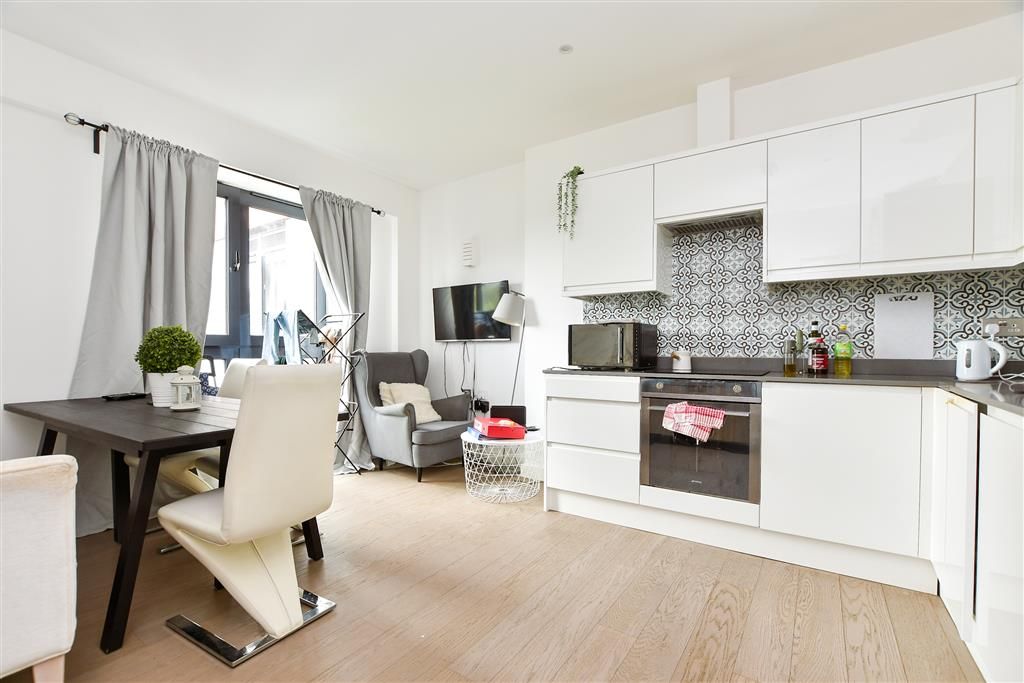 Property photo 3 of 8 Kitchen/ Lounge