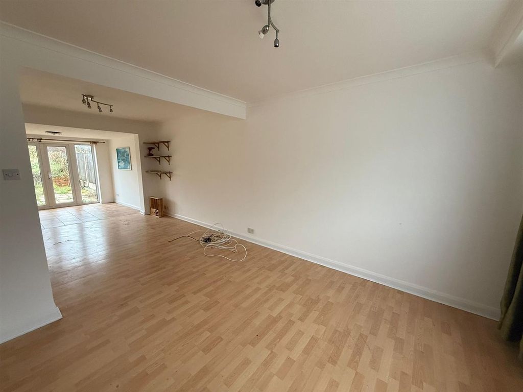 Property photo 3 of 11 2.Jpg