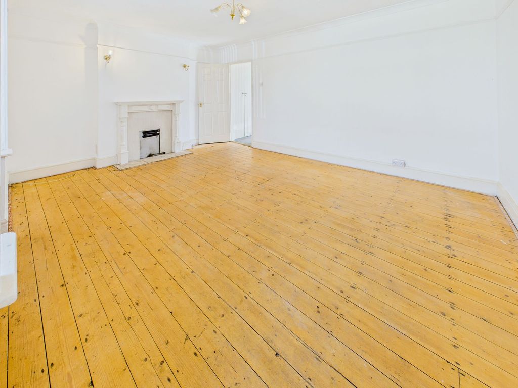 Property photo 2 of 36