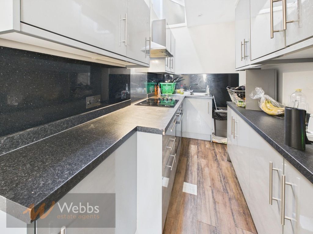 Property photo 3 of 14 Kitchen