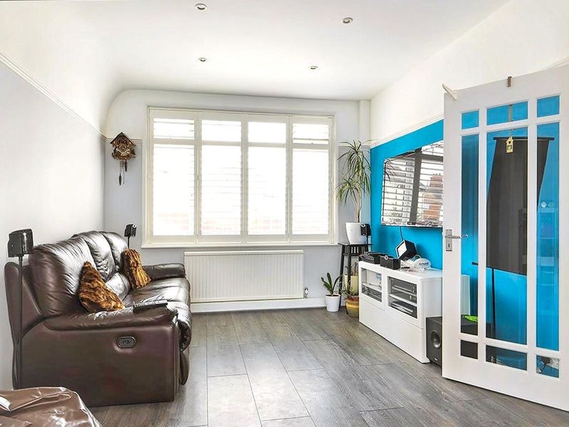 Property photo 2 of 11 Living Room