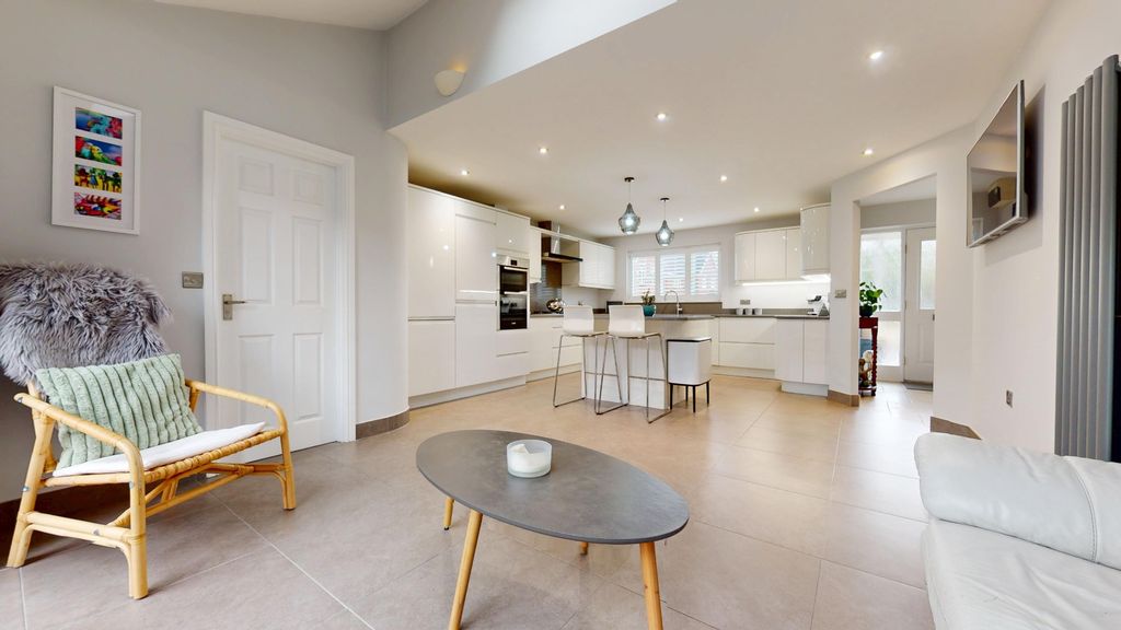 Property photo 2 of 33 4360712