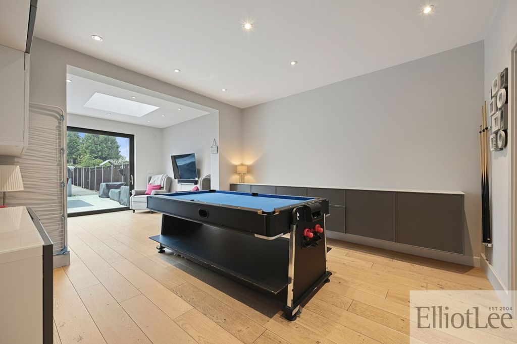 Property photo 3 of 18