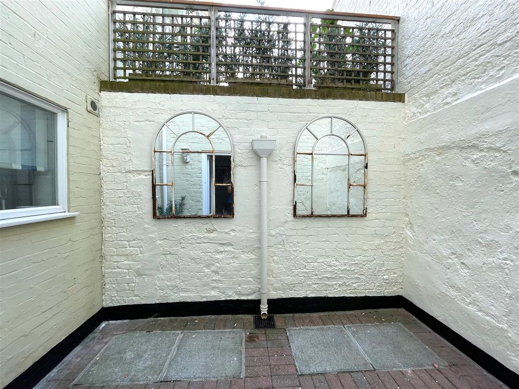 Property photo 3 of 12 Garden.Jpg