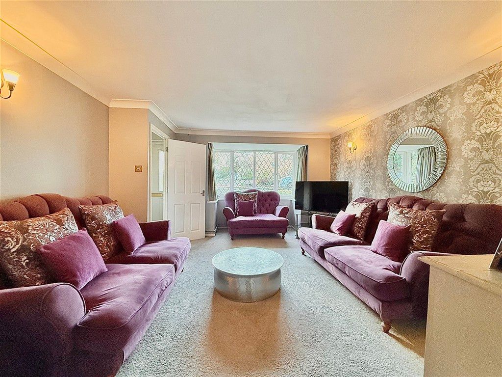 Property photo 2 of 10 Lounge