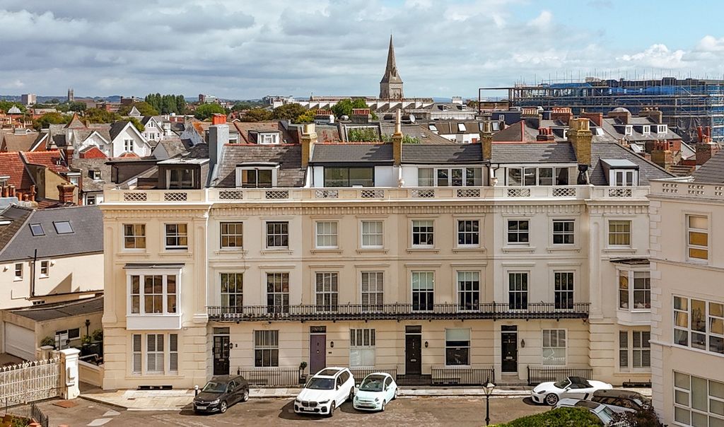 Property photo 1 of 28