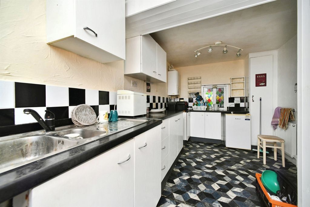 Property photo 3 of 19